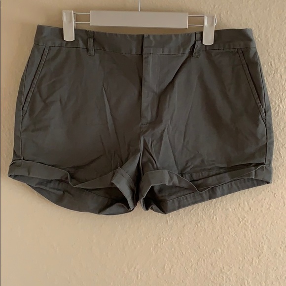 Forever 21 Pants - 3/$25 💙 FOREVER 21 Olive Colored Shorts